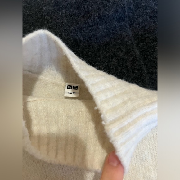 Uniqlo Mockneck Sweaters - Picture 4 of 4